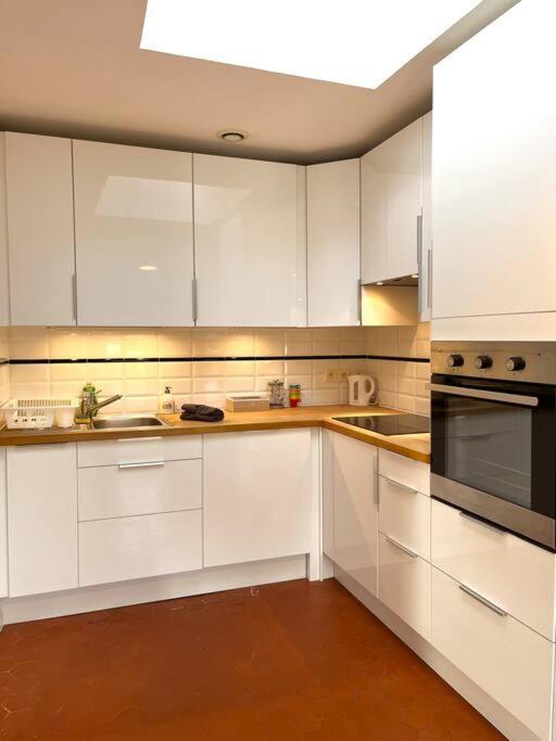 ארל Appartement A Pied Du Centre Avec Place De Parking מראה חיצוני תמונה