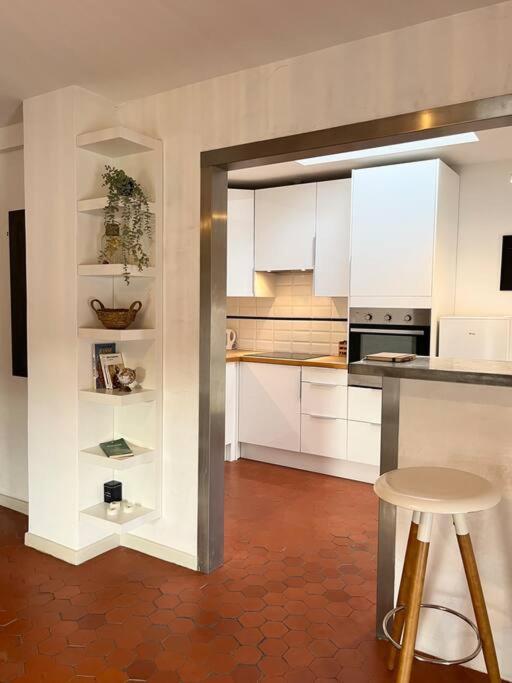 ארל Appartement A Pied Du Centre Avec Place De Parking מראה חיצוני תמונה